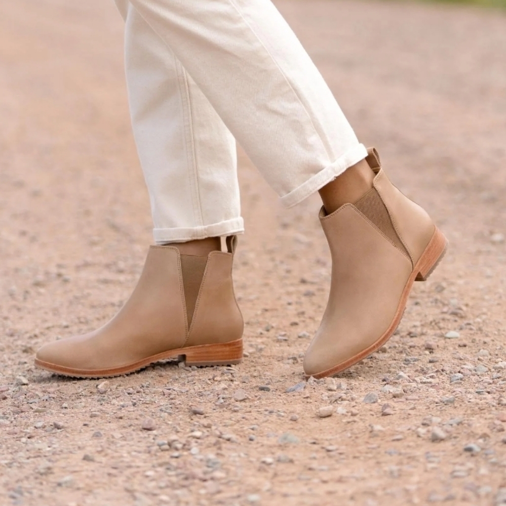 New Nisolo Eva Chelsea Leather Boot Almond Nude Ankle Bootie 8